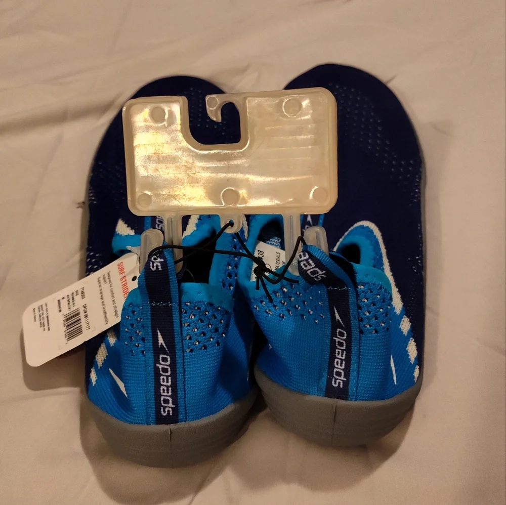 NWT!! MEN'S SPEEDO WATER SHOES (Sz Medium 9-10)